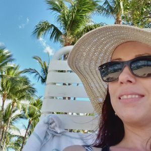 Meet your Posher, Alicia